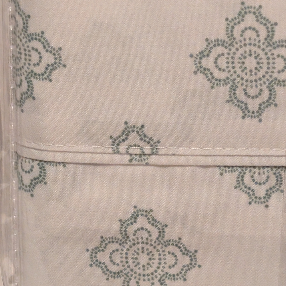 Charisma Cal King Six Piece Sheet Set - Picture 4 of 5